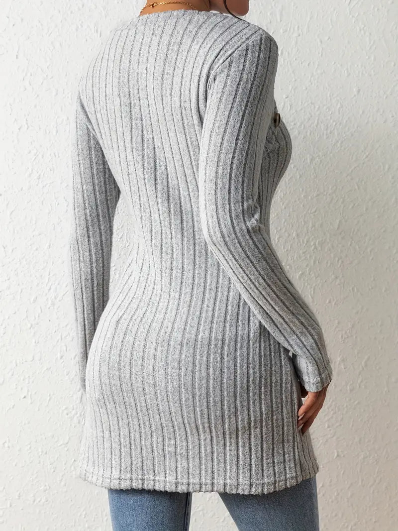 Anaya - Asymmetrical top with buttons and ribbed texture
