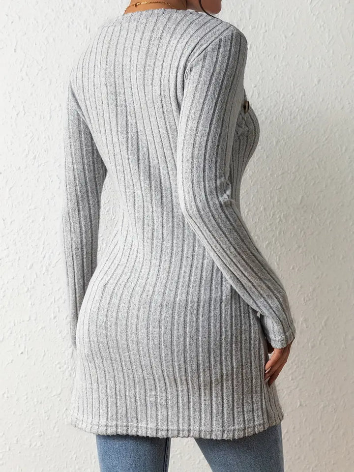 Anaya - Asymmetrical top with buttons and ribbed texture